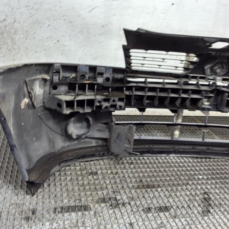 Pare choc avant RENAULT CLIO 2 Photo n°6