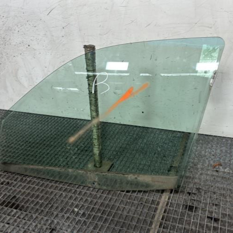 Vitre avant gauche RENAULT CLIO 2 Photo n°3