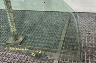 Vitre avant droit PEUGEOT PARTNER 1