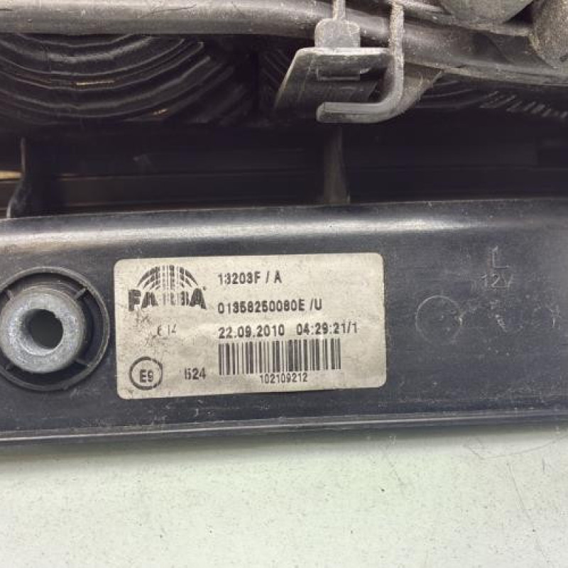 Feu arriere principal gauche (feux) PEUGEOT BIPPER Photo n°4