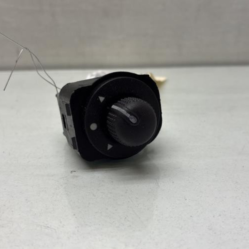 Commande retroviseurs PEUGEOT BIPPER Photo n°1