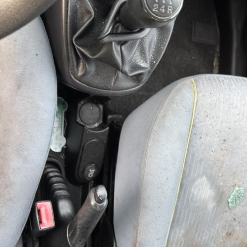 Retroviseur interieur PEUGEOT BIPPER Photo n°19