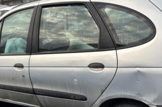 Pare choc arriere RENAULT SCENIC 1