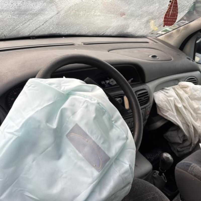 Pare choc arriere RENAULT SCENIC 1 Photo n°18