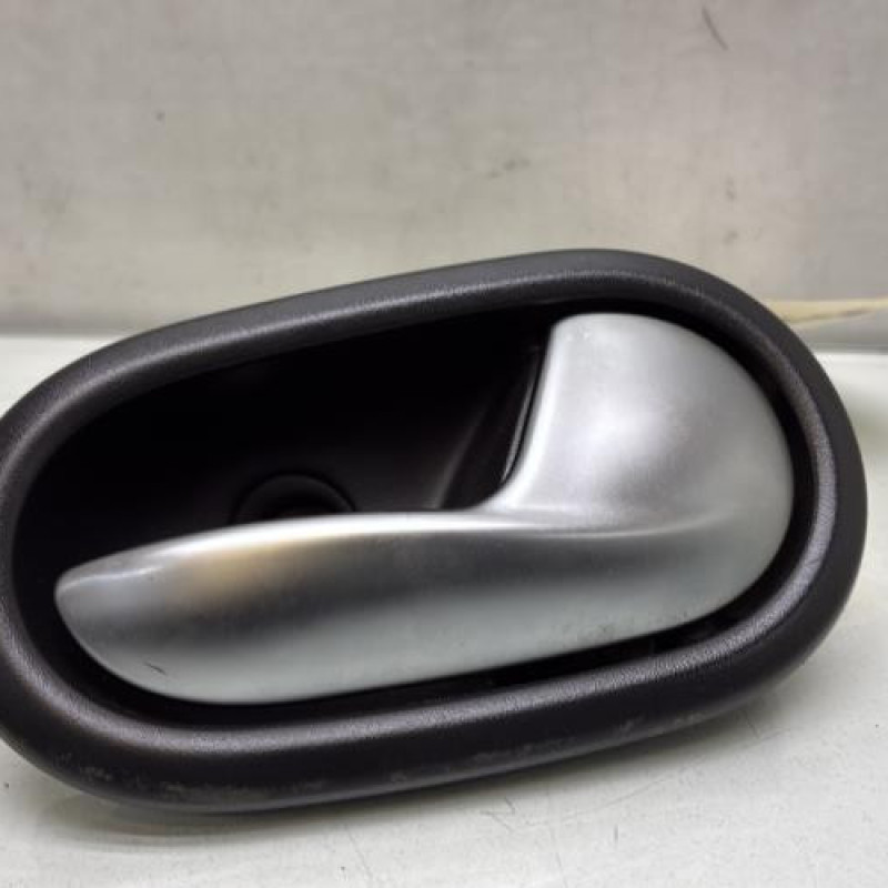 Poignee interieur avant droit DACIA SANDERO 2 Photo n°1