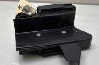 Serrure avant droit DACIA SANDERO 2