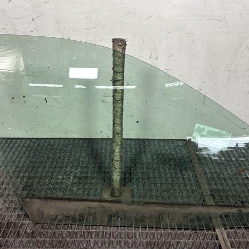 Vitre avant droit RENAULT MEGANE 1 Photo n°1