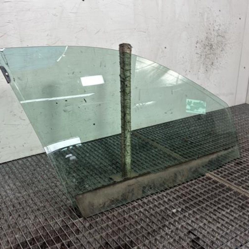 Vitre avant droit RENAULT MEGANE 1 Photo n°3