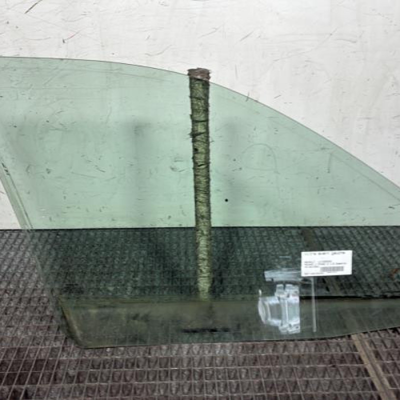 Vitre avant gauche RENAULT MEGANE 1 Photo n°4