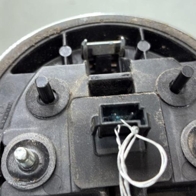 Bouton de coffre OPEL CORSA E Photo n°4