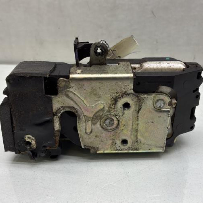 Serrure avant droit FORD FIESTA 5 Photo n°1