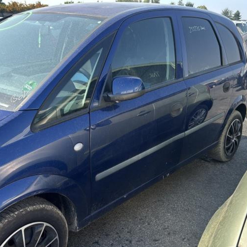 Anti brouillard arriere gauche OPEL MERIVA A Photo n°9