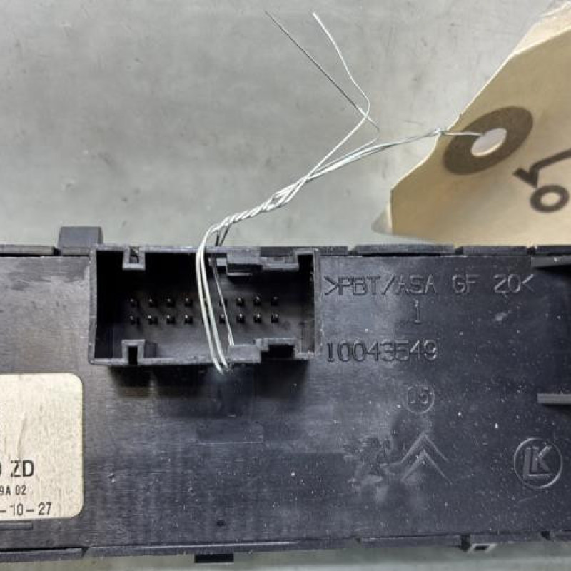 Bouton de warning PEUGEOT 5008 1 Photo n°3