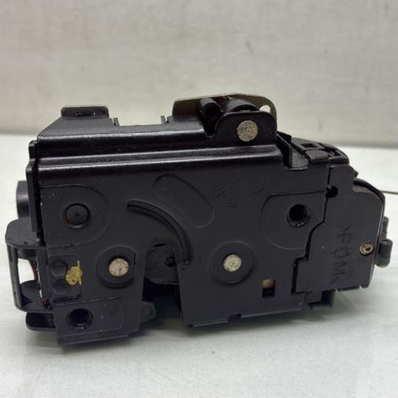 Serrure arriere gauche VOLKSWAGEN PASSAT 4 Photo n°1