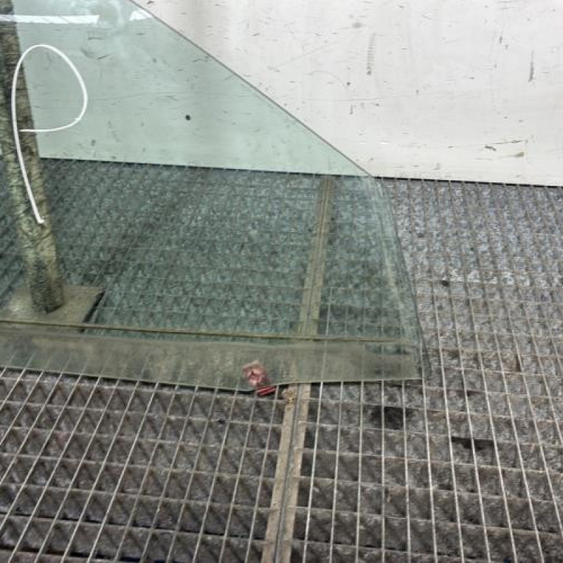 Vitre avant droit BMW SERIE 3 E46 Photo n°2