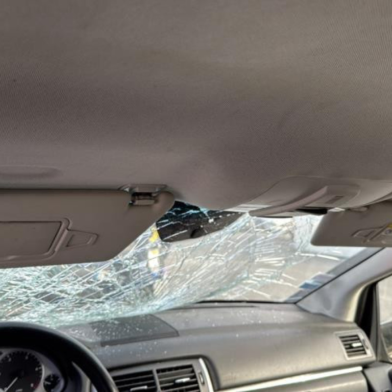 Poignee porte avant droit MERCEDES CLASSE B 245 Photo n°20