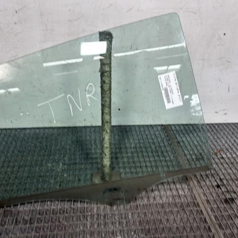 Vitre arriere droit MERCEDES CLASSE B 245 Photo n°1