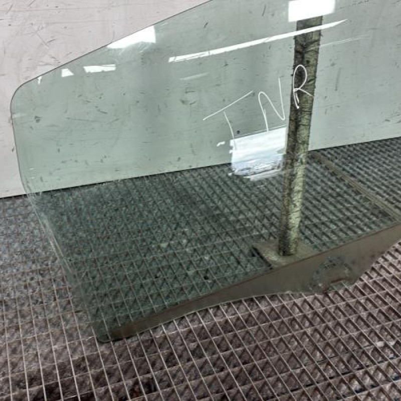 Vitre arriere droit MERCEDES CLASSE B 245 Photo n°2