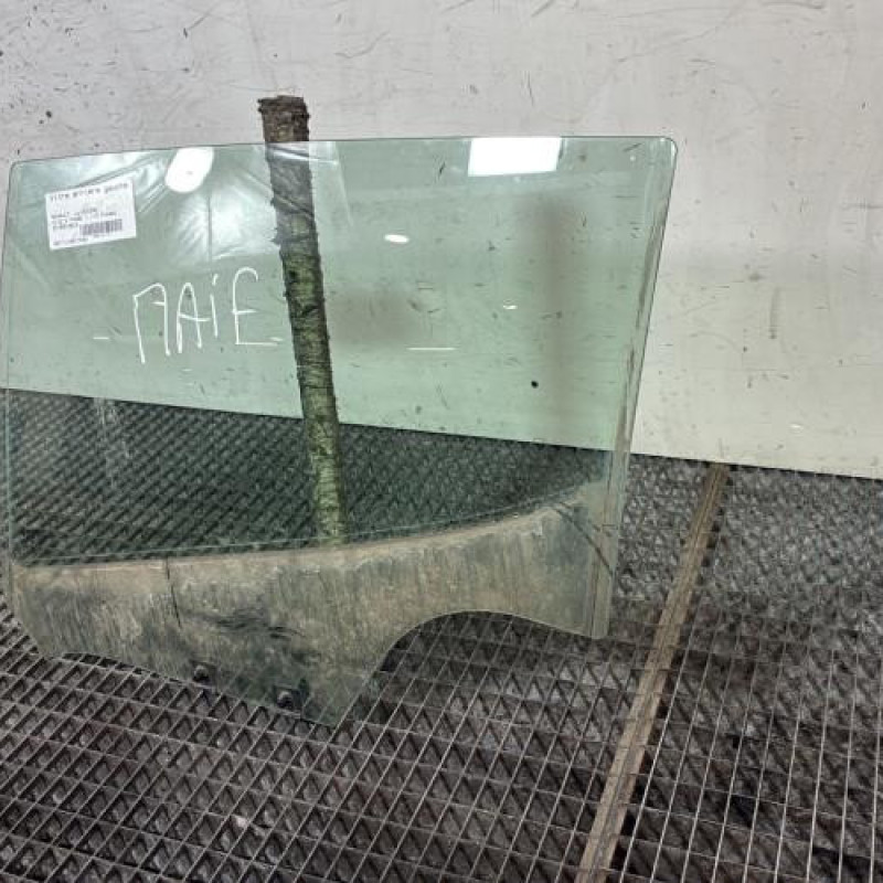 Vitre arriere gauche RENAULT CLIO 4 Photo n°3