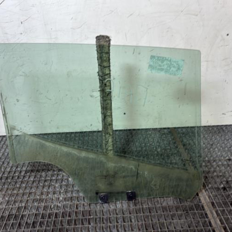 Vitre arriere gauche RENAULT CLIO 4 Photo n°4