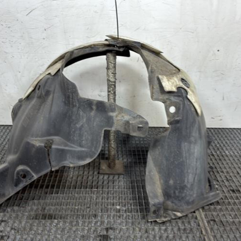 Pare boue avant gauche RENAULT CLIO 4 Photo n°2