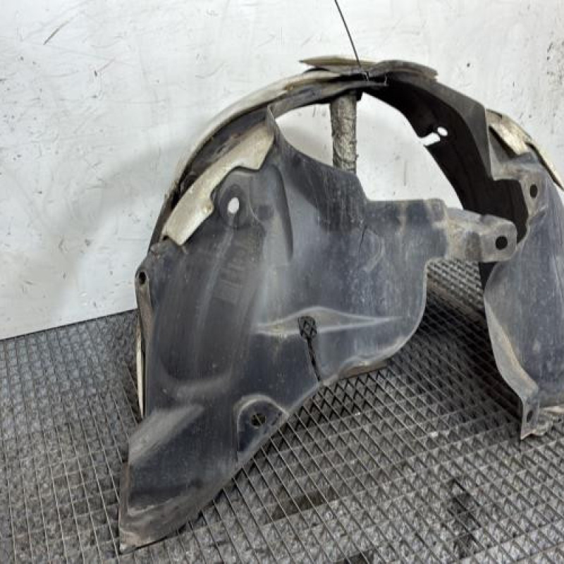 Pare boue avant gauche RENAULT CLIO 4 Photo n°3