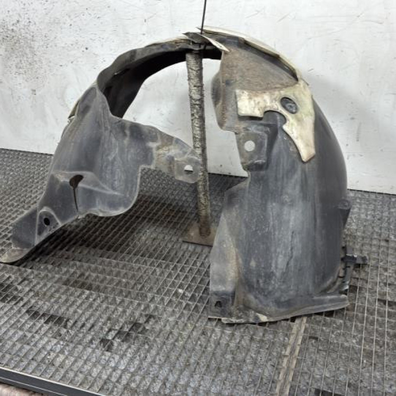 Pare boue avant gauche RENAULT CLIO 4 Photo n°4