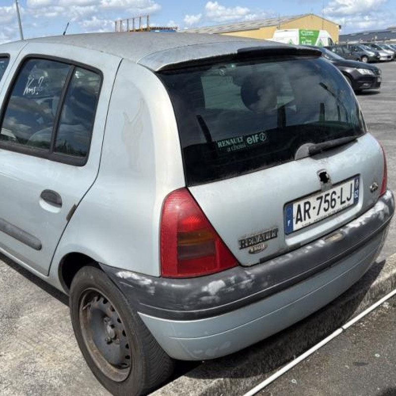 Calandre RENAULT CLIO 2 Photo n°8