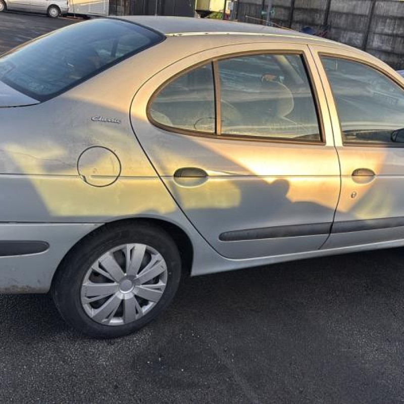 Anti brouillard droit (feux) RENAULT MEGANE 1 Photo n°10