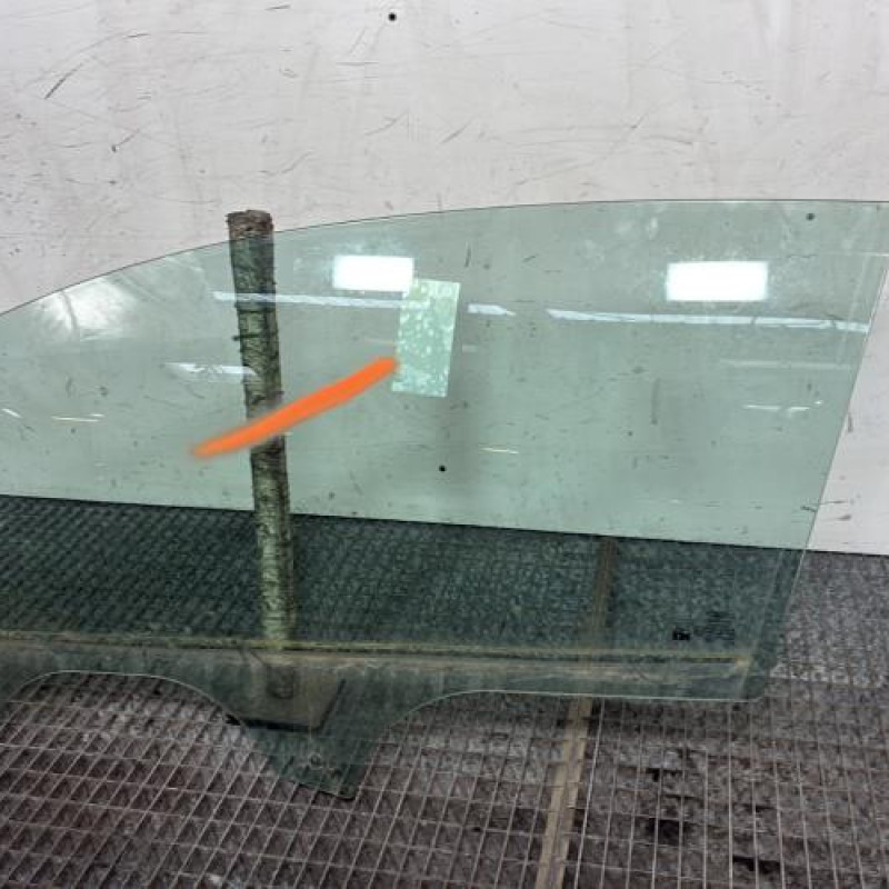 Vitre avant gauche FORD FIESTA 7 Photo n°3