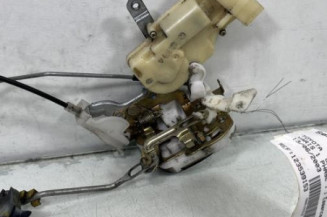 Serrure avant droit TOYOTA YARIS 1