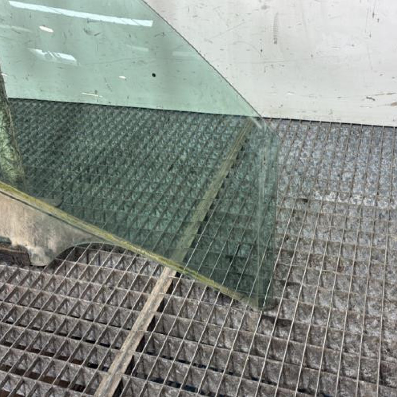 Vitre avant droit LANCIA DELTA 3 Photo n°2