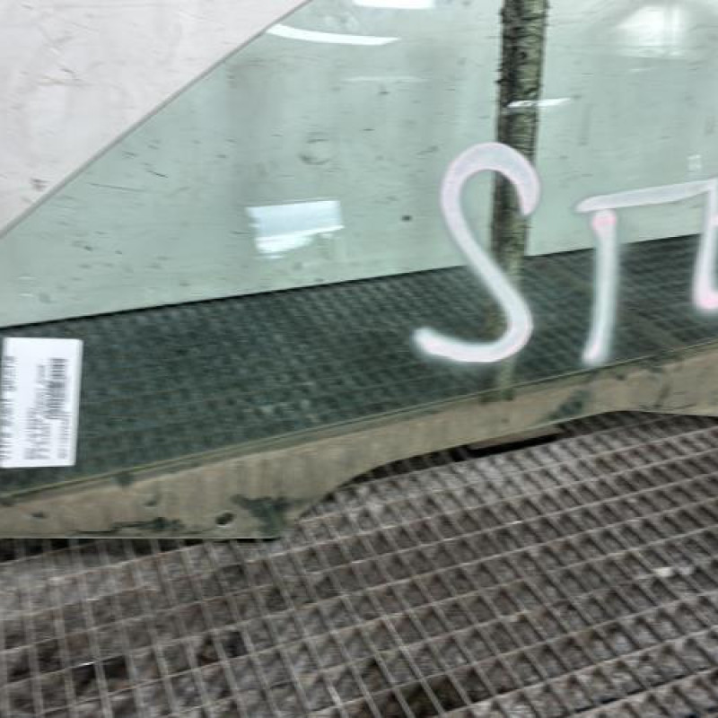 Vitre avant gauche BMW SERIE 3 E46 Photo n°2