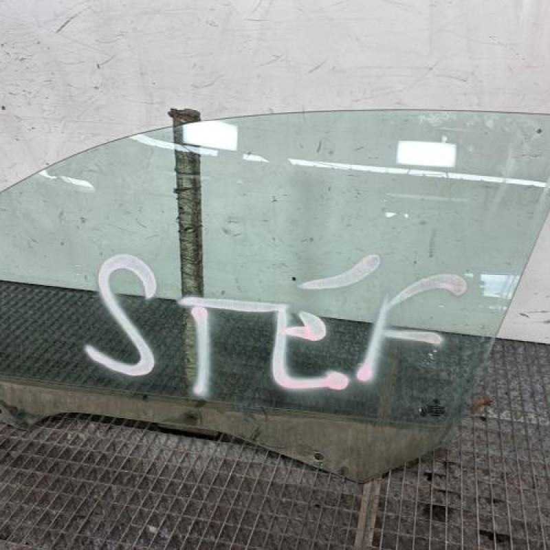 Vitre avant gauche BMW SERIE 3 E46 Photo n°3