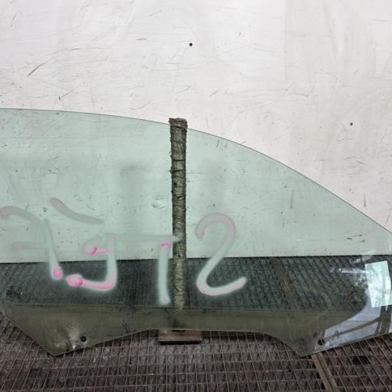 Vitre avant gauche BMW SERIE 3 E46 Photo n°4