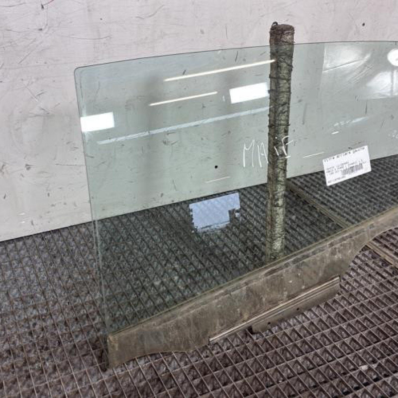 Vitre arriere gauche TOYOTA YARIS 3 Photo n°2