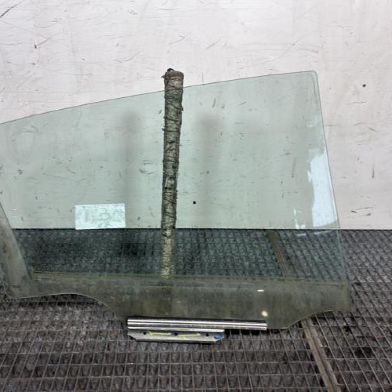 Vitre arriere gauche TOYOTA YARIS 3 Photo n°4