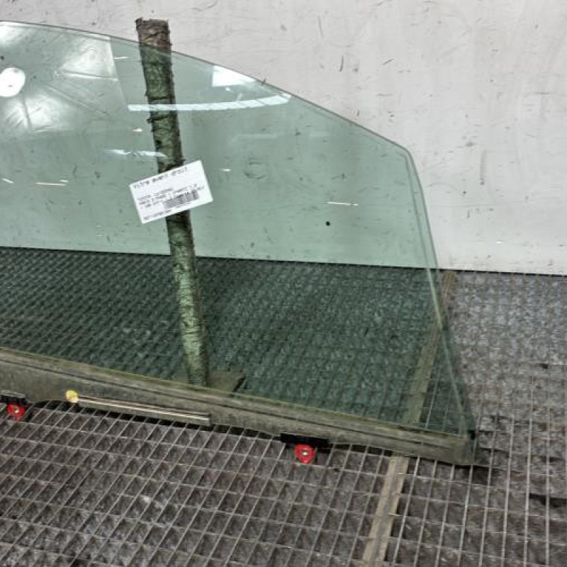 Vitre avant droit TOYOTA YARIS 3 Photo n°2