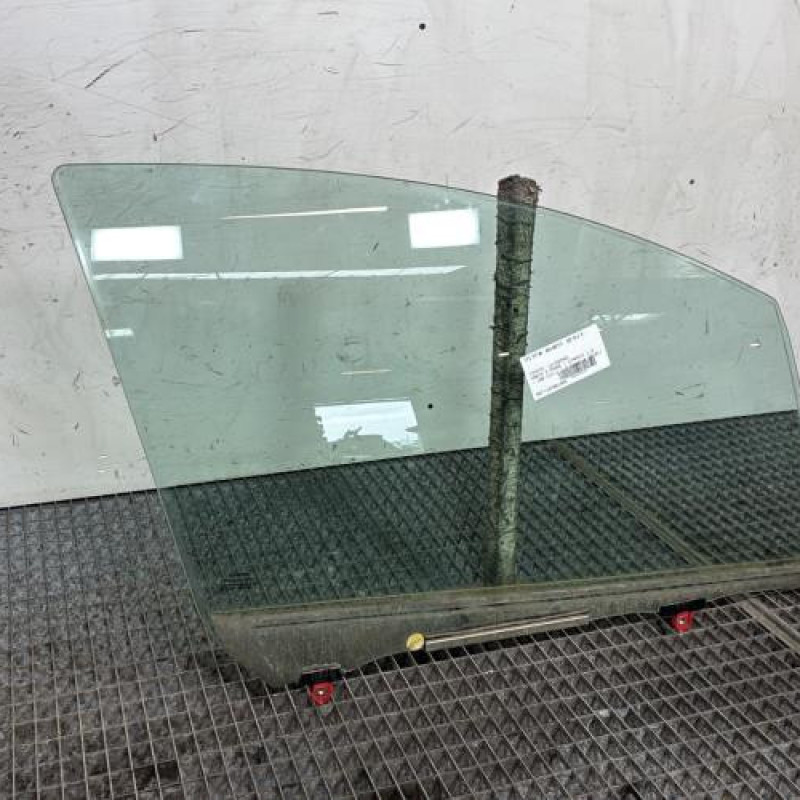 Vitre avant droit TOYOTA YARIS 3 Photo n°3