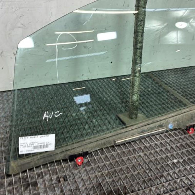 Vitre avant gauche TOYOTA YARIS 3 Photo n°2