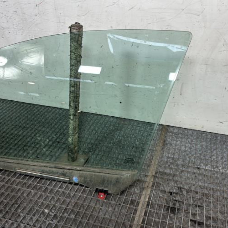 Vitre avant gauche TOYOTA YARIS 3 Photo n°3