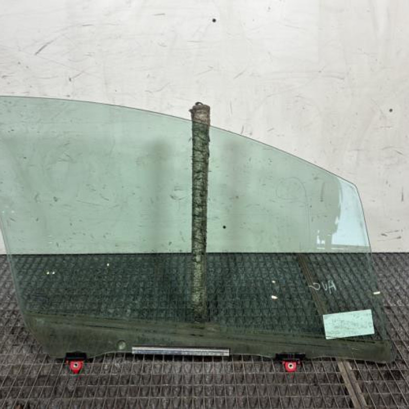 Vitre avant gauche TOYOTA YARIS 3 Photo n°4