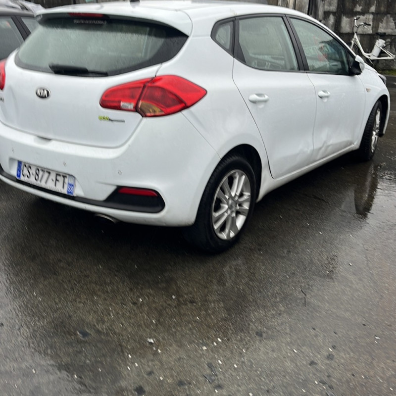 KIA CEE-D 2 PHASE 1 1.4 CVVT - 16V Photo n°4
