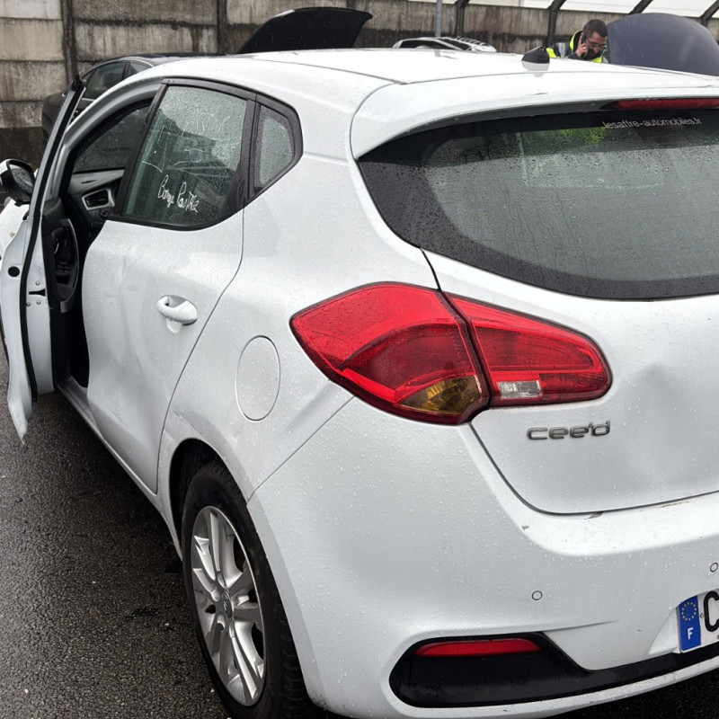 KIA CEE-D 2 PHASE 1 1.4 CVVT - 16V Photo n°16
