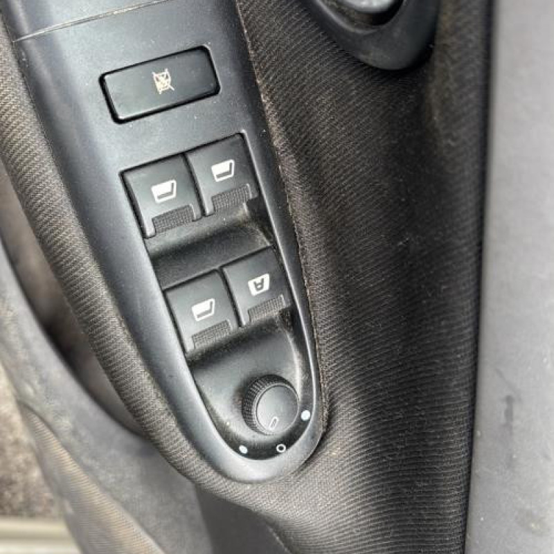 Ceinture arriere gauche PEUGEOT 406 Photo n°15