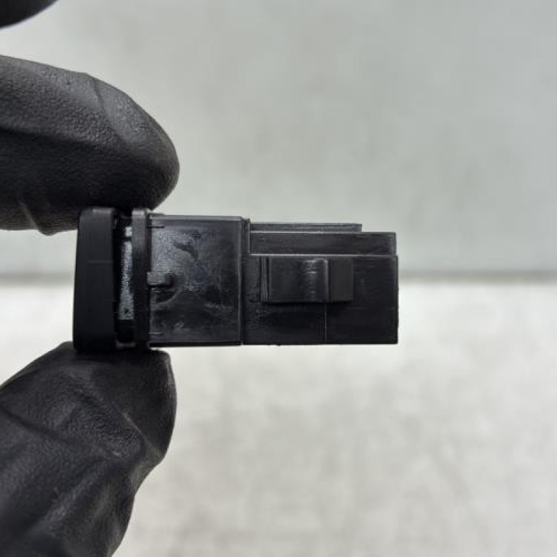 Bouton de warning FORD FIESTA 7 Photo n°3