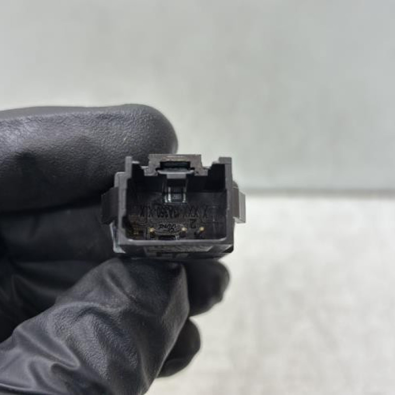 Bouton de warning FORD FIESTA 7 Photo n°4