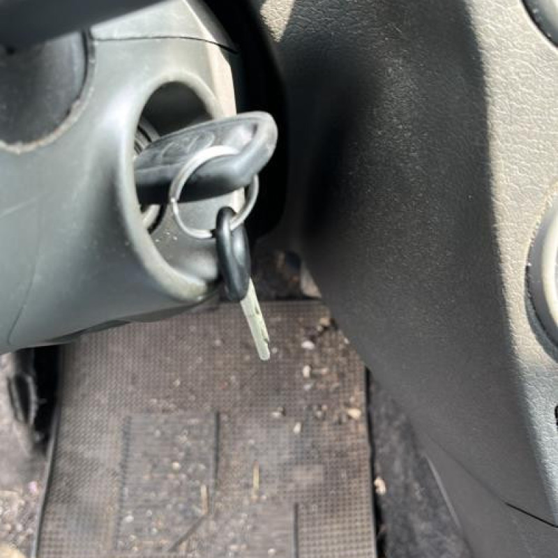 Bouton de coffre FIAT PANDA 2 Photo n°17