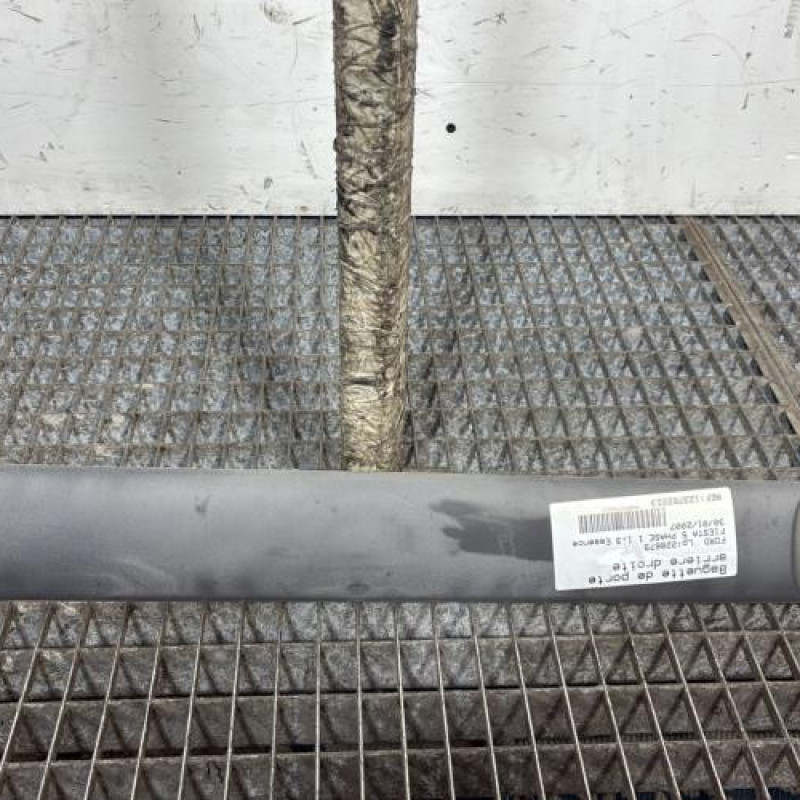 Baguette de porte arriere droite FORD FIESTA 5 Photo n°1