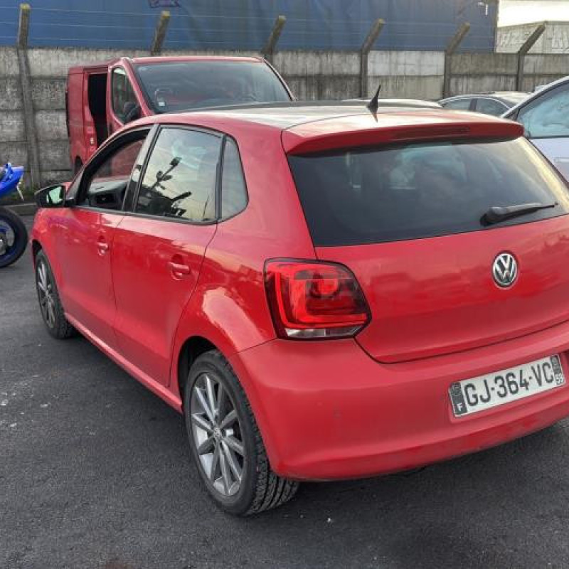 Attache ceinture arriere gauche VOLKSWAGEN POLO 5 Photo n°4